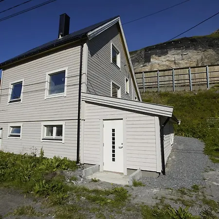 Small Cozy By The Sea *